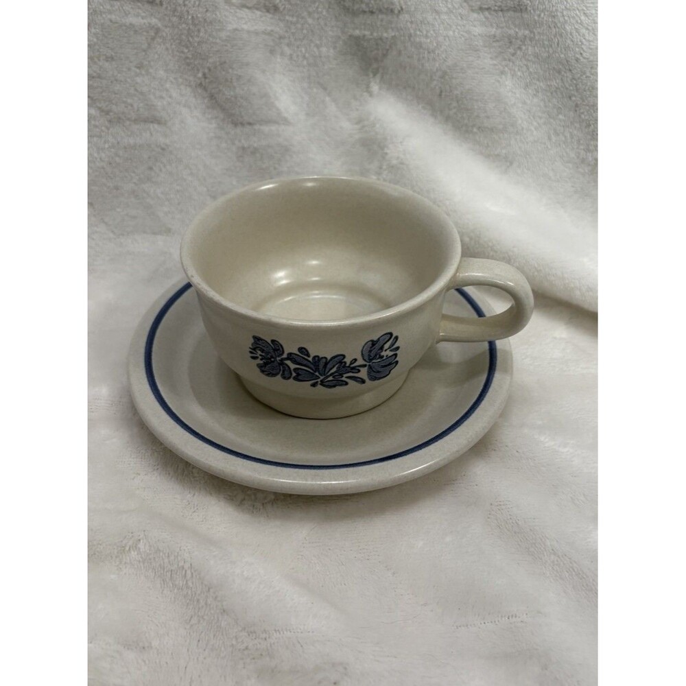 Vintage Coffee / Tea Cup(7) & Saucer(7) Pfaltzgraff Yorktowne - Set of 7